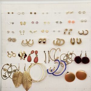 38 Pairs Vintage/Now Lot Wearable Boho Glam Fashion Resell Jewelry Earrings -C